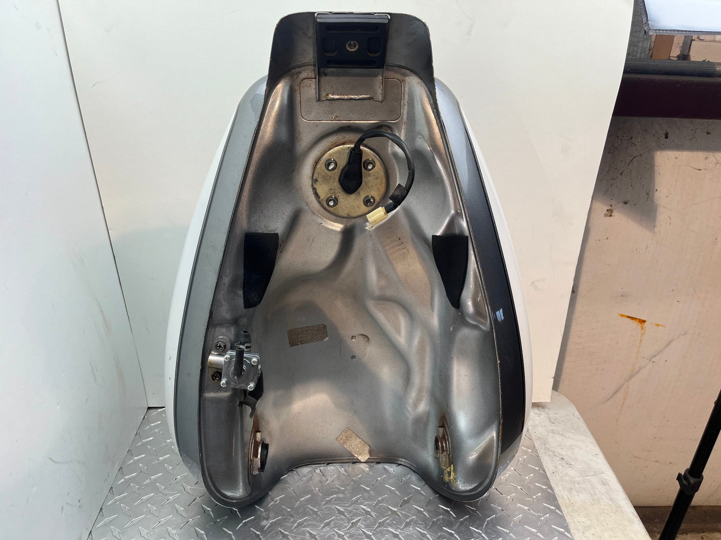 OEM SUZUKI VOLUSIA 800 FUEL TANK PART# 44100-41FA0-KT9