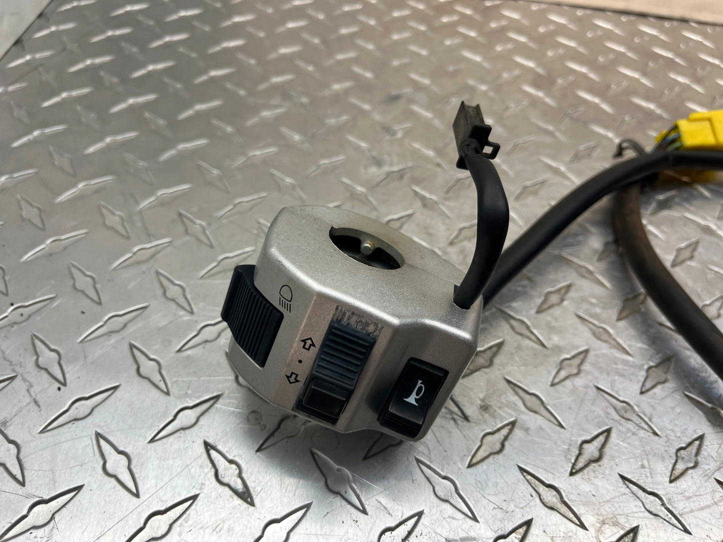 OEM SUZUKI VOLUSIA 800 LEFT SWITCH ASSY PART# 37400-41F30