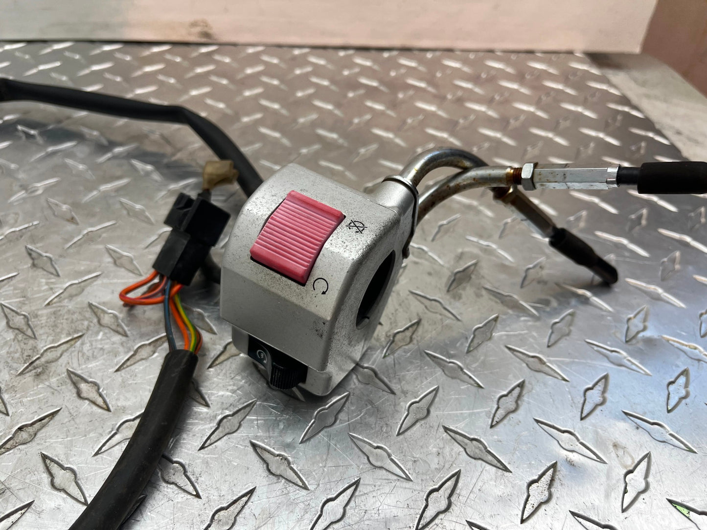 OEM SUZUKI VOLUSIA 800 RIGHT SWITCH ASSY PART# 37200-41F80