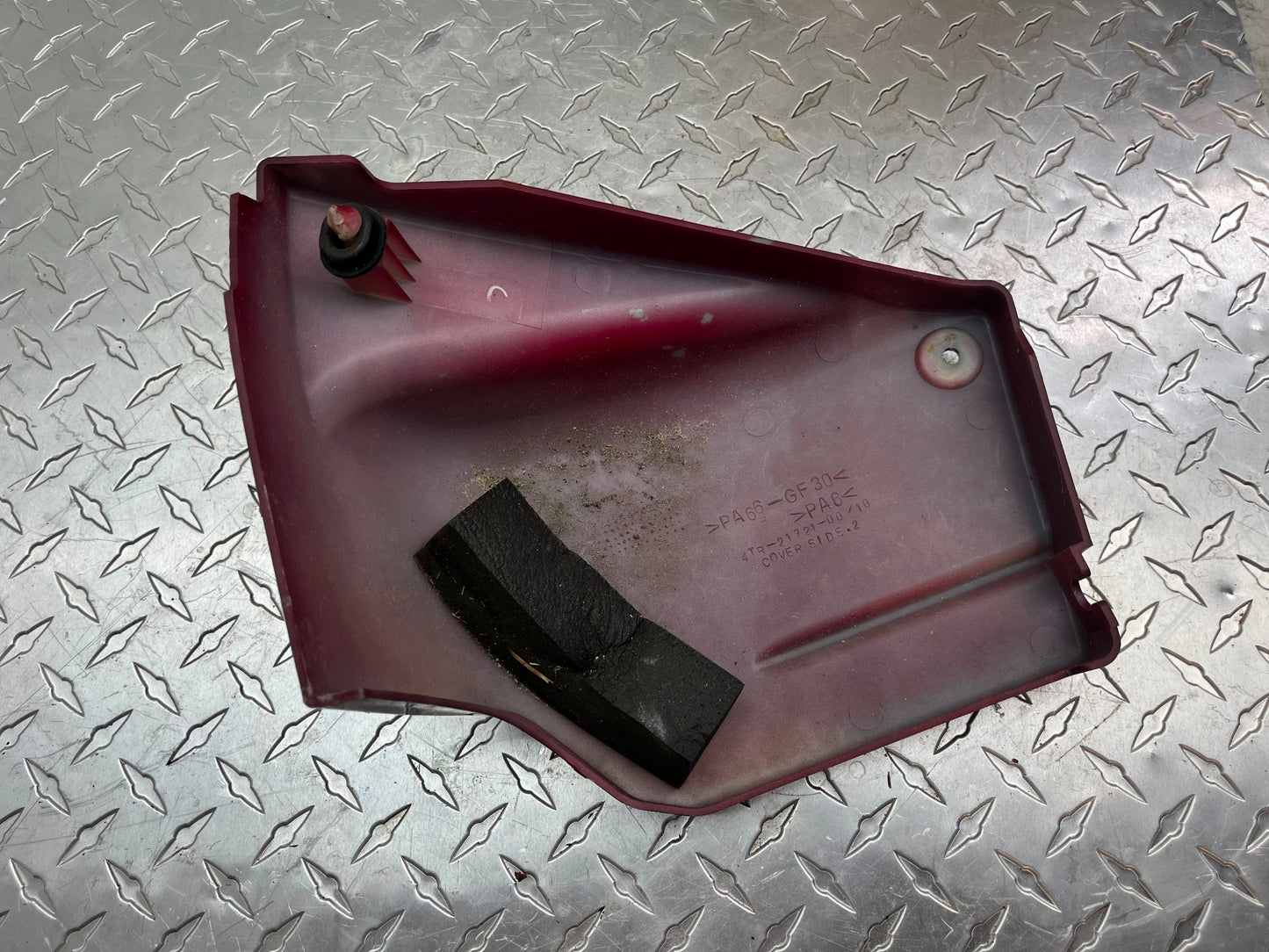 OEM YAMAHA XVS 650 V-STAR SIDE COVER PART# 5BN-21721-00-33