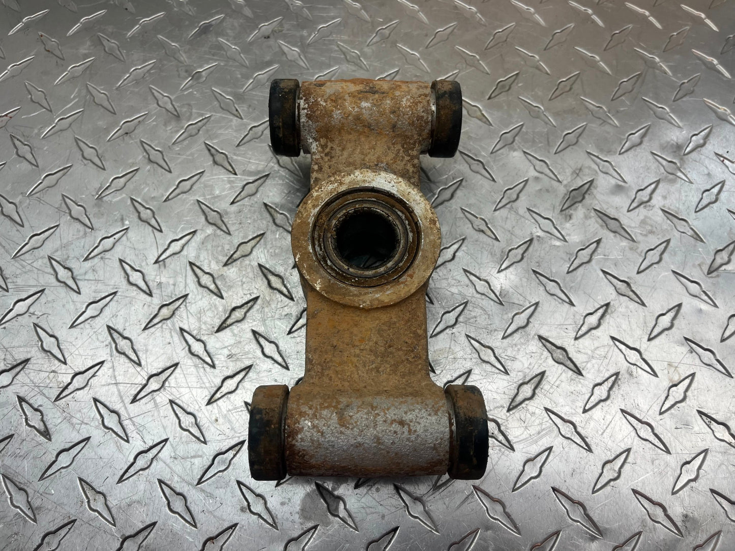 OEM KAWASAKI BRUTE FORCE 750 REAR KNUCKLE PART# 39186-0030