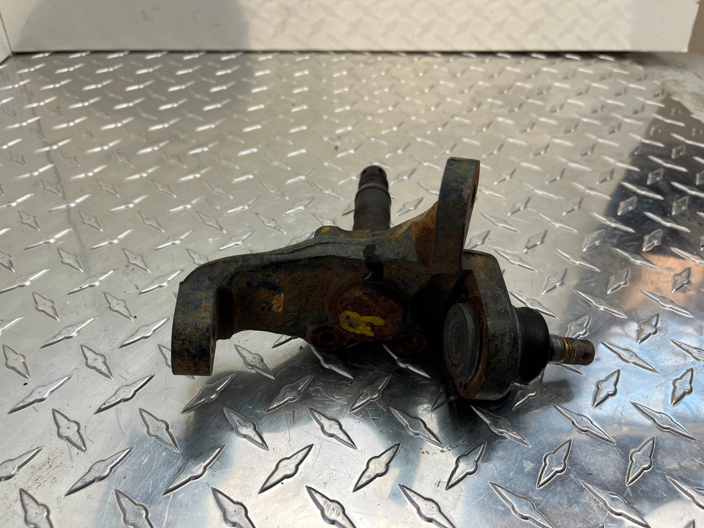 OEM HONDA TRX 300 FOURTRAX RIGHT KNUCKLE ASSY PART# 51200-HM4-930