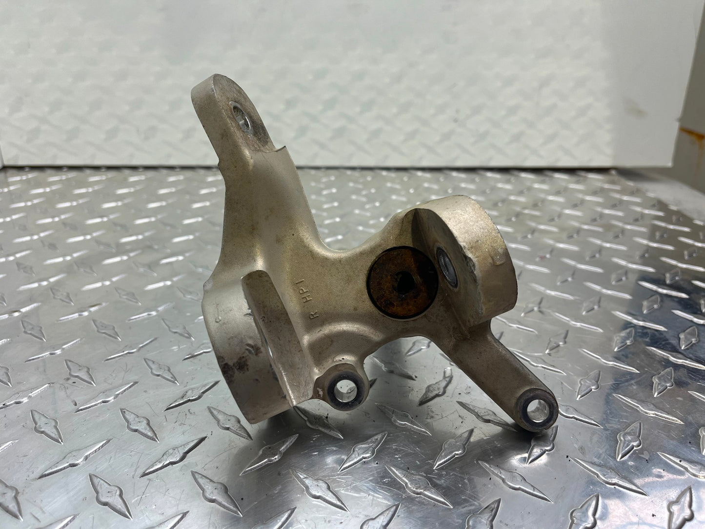 OEM HONDA TRX 450R SPORTRAX RIGHT FRONT KNUCKLE SPINDLE PART# 51210-HP1-000