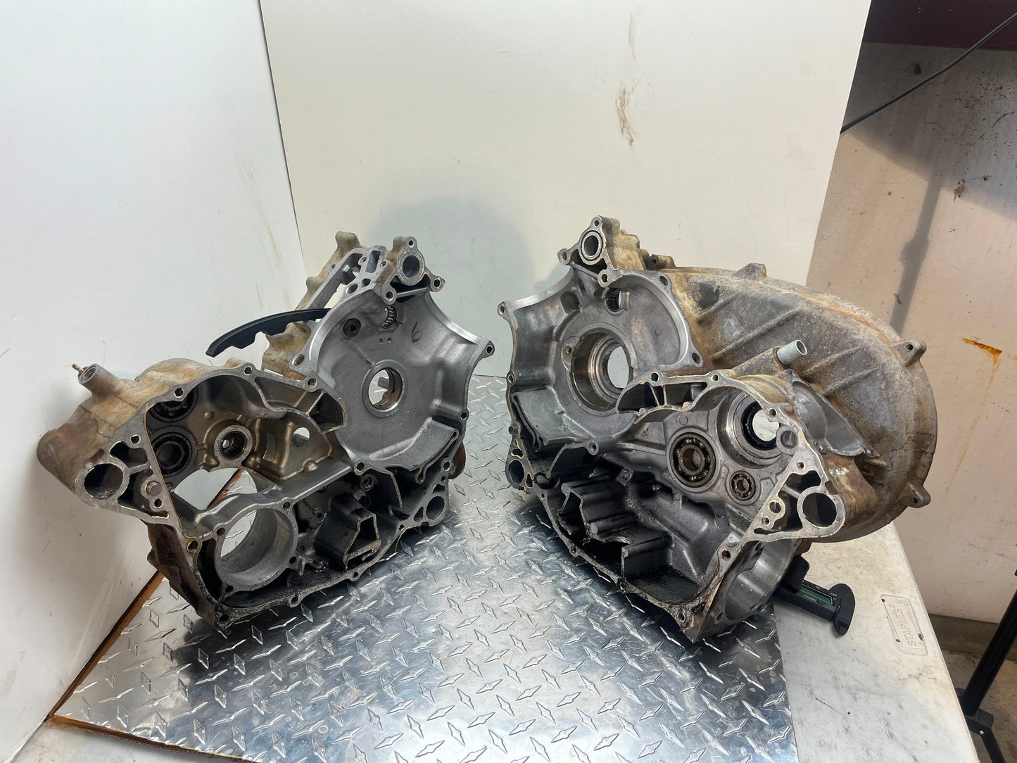 OEM KAWASAKI BRUTE FORCE 750 KVF750D CASE SET ENGINE CASE PART# 14001-0109